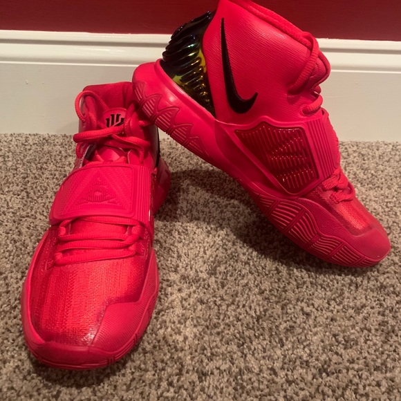 Red Kyrie 6 - sz 6.5Y - Picture 4 of 6